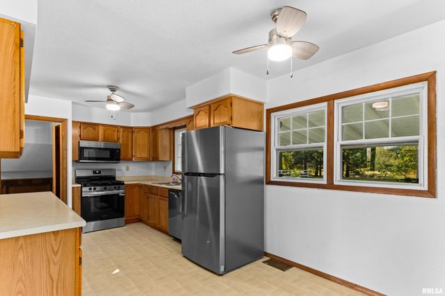 1072 Joni Drive, Knoxville, IL 61448