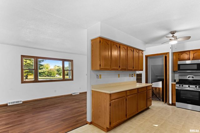 1072 Joni Drive, Knoxville, IL 61448