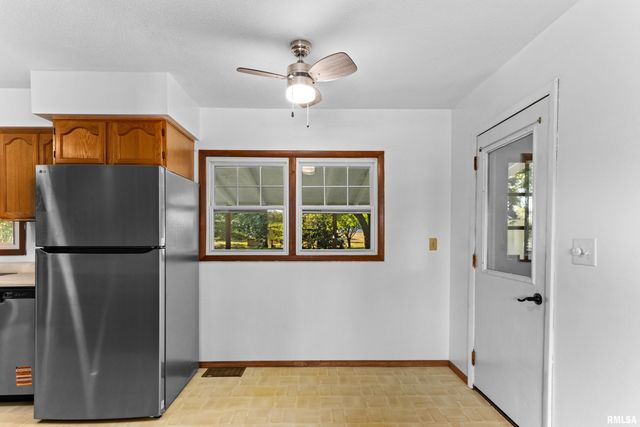 1072 Joni Drive, Knoxville, IL 61448