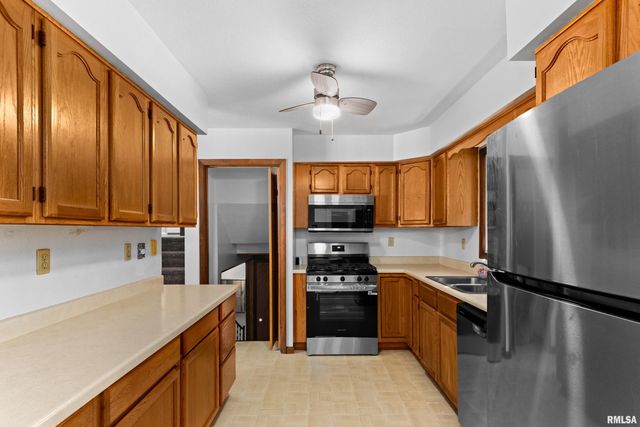 1072 Joni Drive, Knoxville, IL 61448