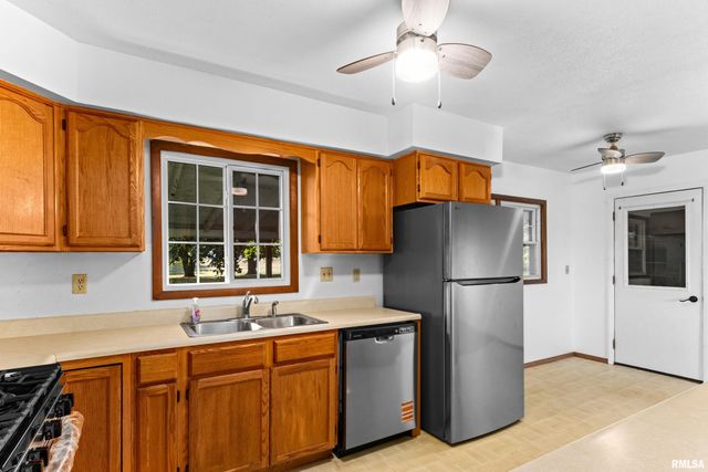 1072 Joni Drive, Knoxville, IL 61448