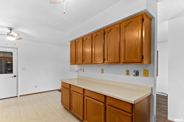 1072 Joni Drive, Knoxville, IL 61448