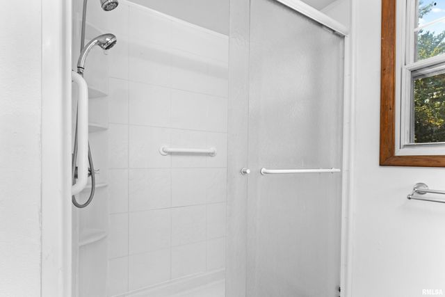 1072 Joni Drive, Knoxville, IL 61448