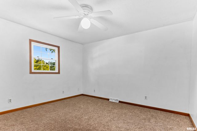 1072 Joni Drive, Knoxville, IL 61448