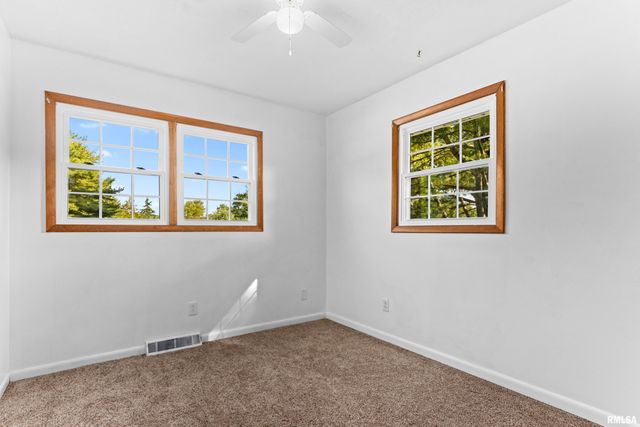 1072 Joni Drive, Knoxville, IL 61448