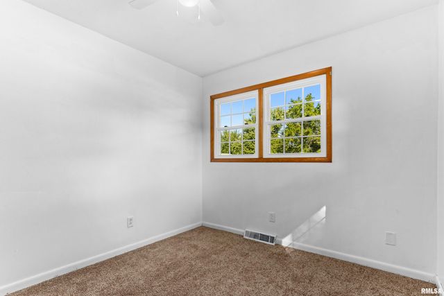 1072 Joni Drive, Knoxville, IL 61448