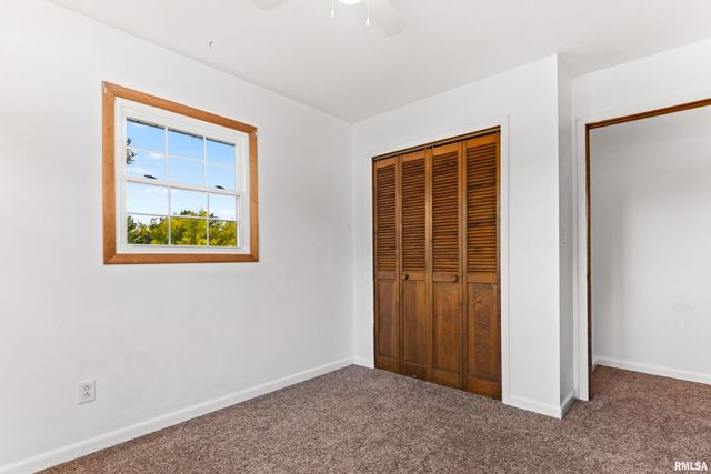 1072 Joni Drive, Knoxville, IL 61448