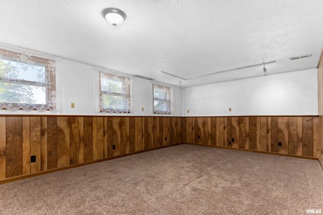 1072 Joni Drive, Knoxville, IL 61448