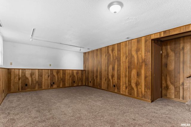 1072 Joni Drive, Knoxville, IL 61448