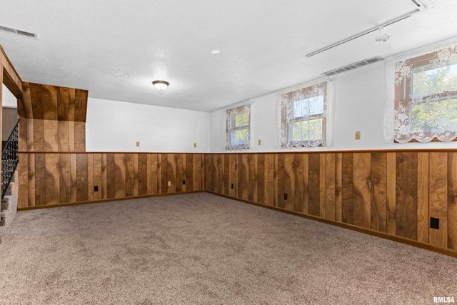 1072 Joni Drive, Knoxville, IL 61448