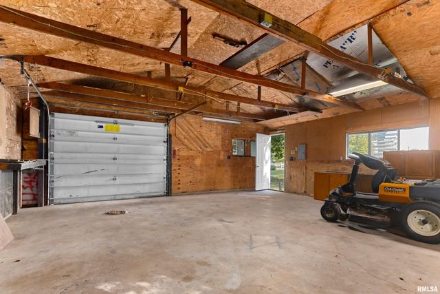 1072 Joni Drive, Knoxville, IL 61448