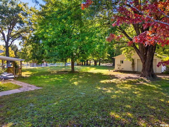 1072 Joni Drive, Knoxville, IL 61448