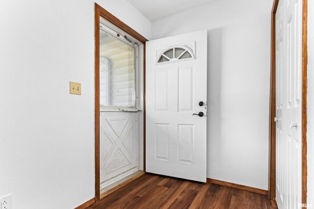 1072 Joni Drive, Knoxville, IL 61448