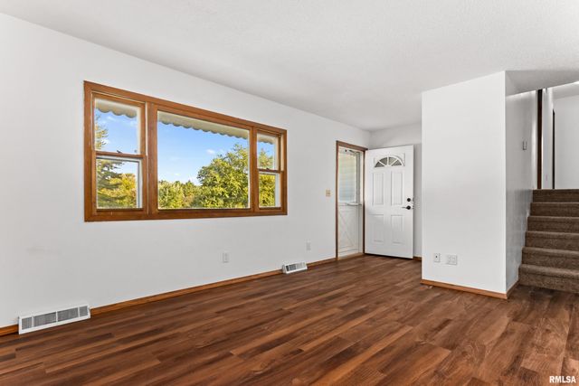 1072 Joni Drive, Knoxville, IL 61448