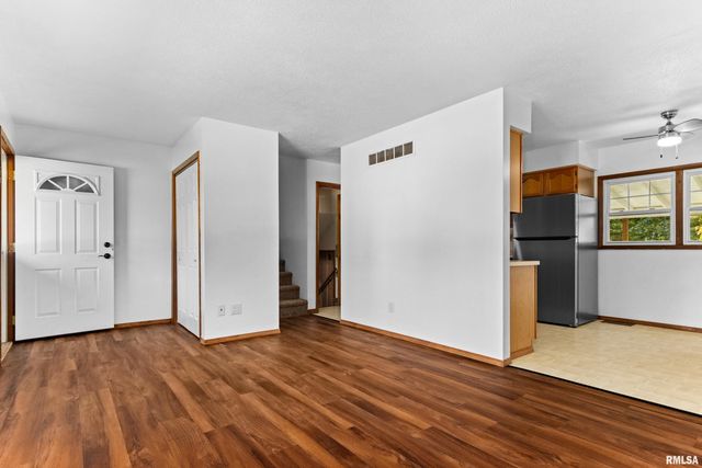 1072 Joni Drive, Knoxville, IL 61448