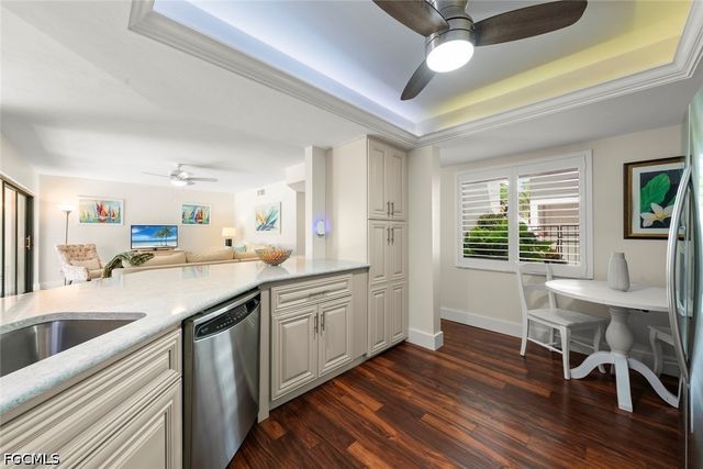 592 Beachwalk CIR 105, Naples, FL 34108
