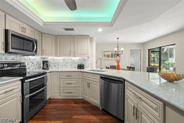 592 Beachwalk CIR 105, Naples, FL 34108