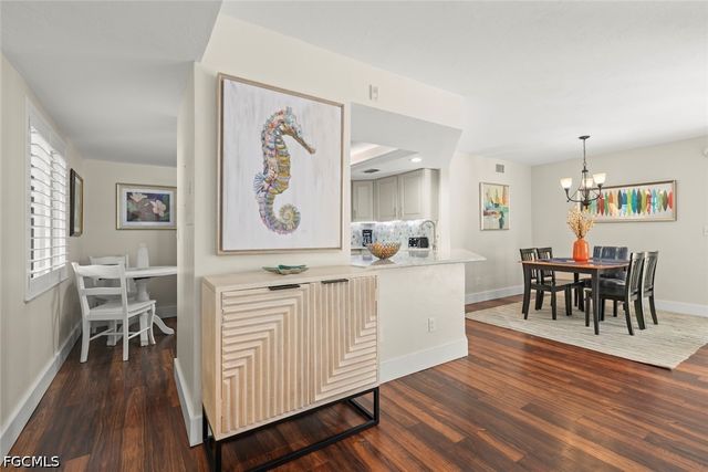 592 Beachwalk CIR 105, Naples, FL 34108