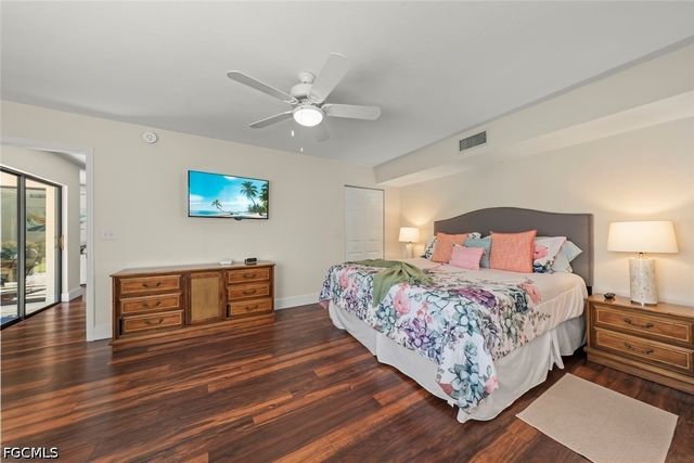 592 Beachwalk CIR 105, Naples, FL 34108