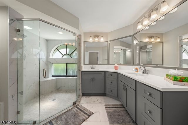 592 Beachwalk CIR 105, Naples, FL 34108