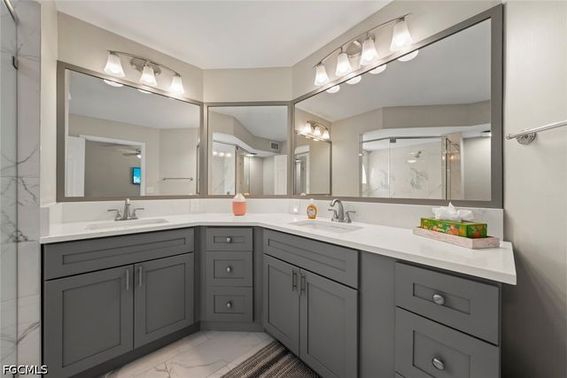 592 Beachwalk CIR 105, Naples, FL 34108
