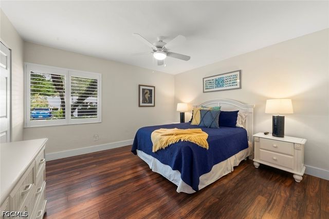 592 Beachwalk CIR 105, Naples, FL 34108
