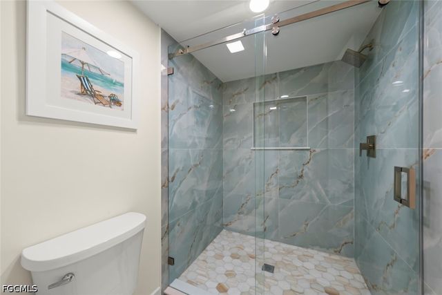 592 Beachwalk CIR 105, Naples, FL 34108