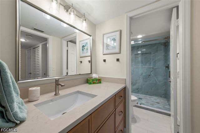 592 Beachwalk CIR 105, Naples, FL 34108