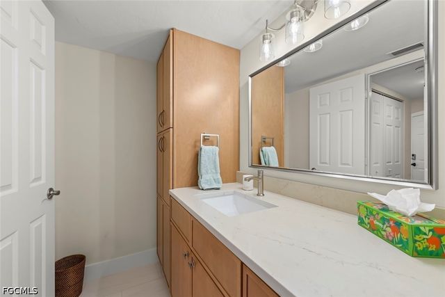 592 Beachwalk CIR 105, Naples, FL 34108