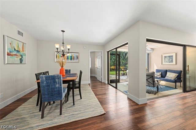 592 Beachwalk CIR 105, Naples, FL 34108