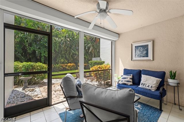 592 Beachwalk CIR 105, Naples, FL 34108