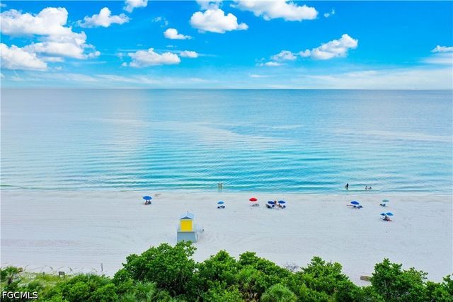 592 Beachwalk CIR 105, Naples, FL 34108