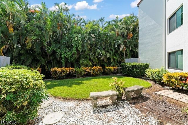 592 Beachwalk CIR 105, Naples, FL 34108