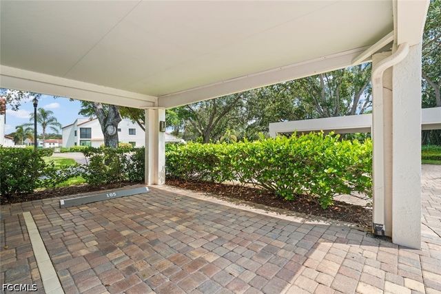 592 Beachwalk CIR 105, Naples, FL 34108