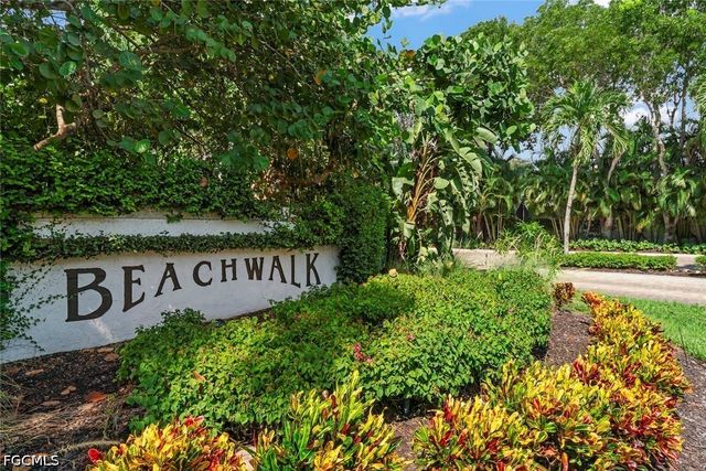 592 Beachwalk CIR 105, Naples, FL 34108