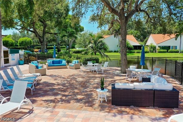 592 Beachwalk CIR 105, Naples, FL 34108