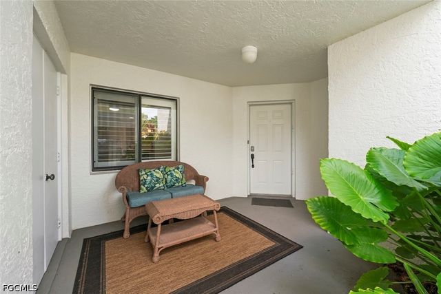 592 Beachwalk CIR 105, Naples, FL 34108