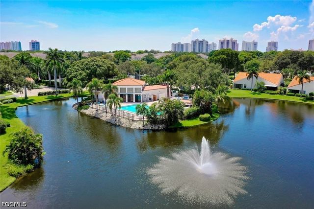 592 Beachwalk CIR 105, Naples, FL 34108