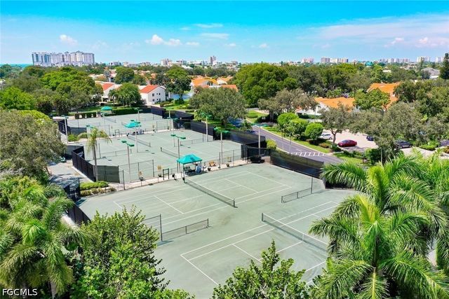 592 Beachwalk CIR 105, Naples, FL 34108