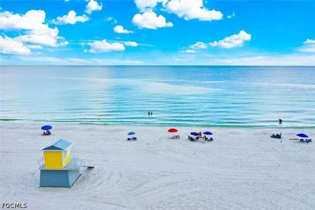 592 Beachwalk CIR 105, Naples, FL 34108