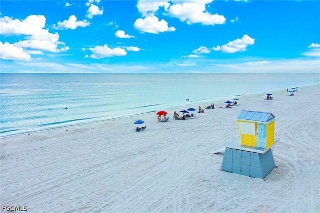 592 Beachwalk CIR 105, Naples, FL 34108