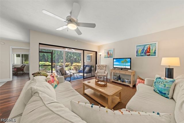 592 Beachwalk CIR 105, Naples, FL 34108