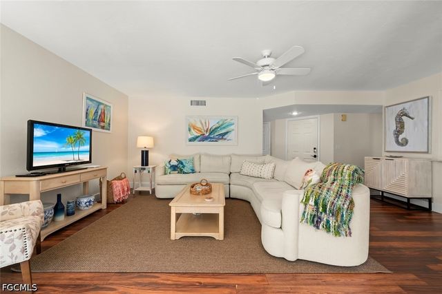 592 Beachwalk CIR 105, Naples, FL 34108