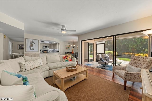 592 Beachwalk CIR 105, Naples, FL 34108