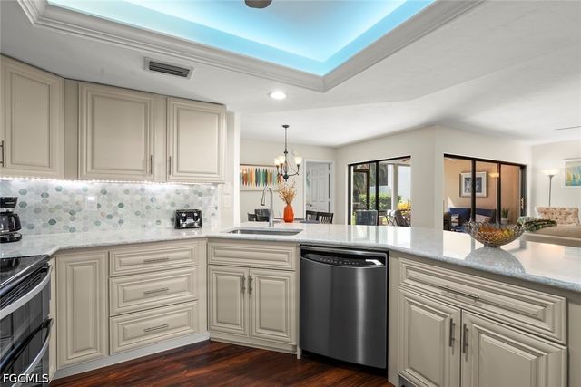 592 Beachwalk CIR 105, Naples, FL 34108