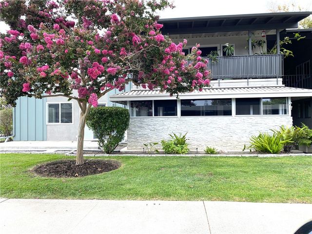 1920 McKinney Way, M15-17C, Seal Beach, CA 90740