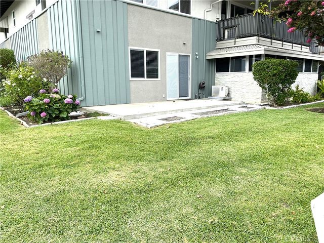 1920 McKinney Way, M15-17C, Seal Beach, CA 90740