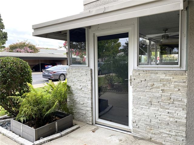 1920 McKinney Way, M15-17C, Seal Beach, CA 90740
