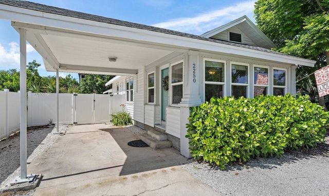 2250 ARLINGTON STREET, Sarasota, FL 34239