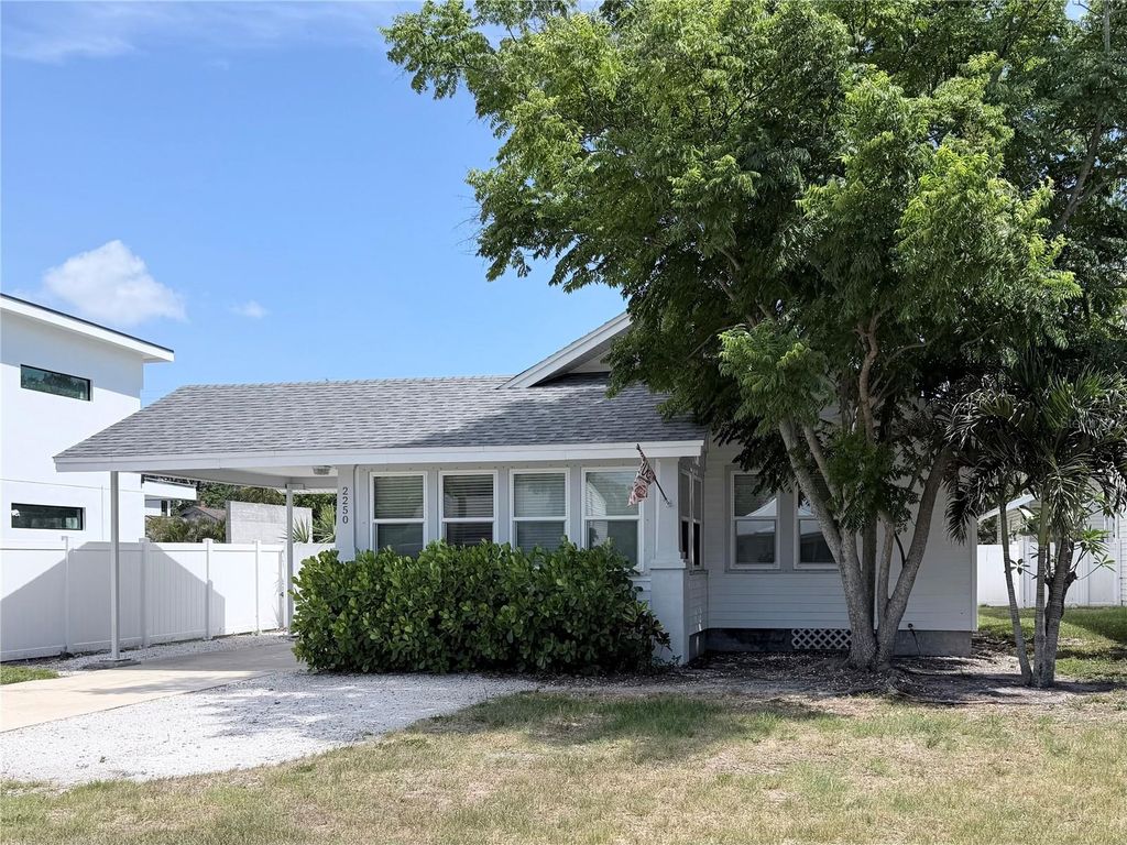 2250 ARLINGTON STREET, Sarasota, FL 34239